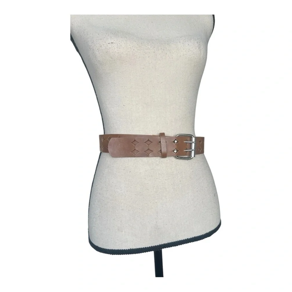 Vintage Brown Leather Belt with Textured Design and Metallic Buckle